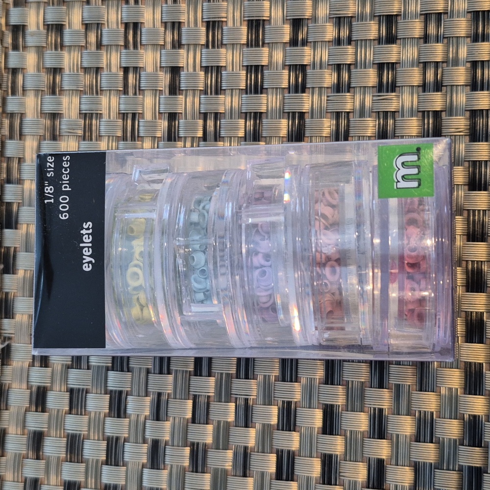 MAKING MEMORIES Craft Grommet Eyelet Tool Kit - Picture 5 of 16